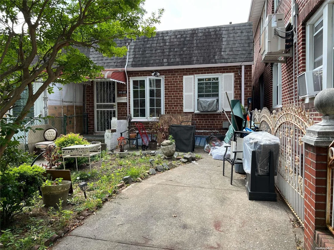 Photo of 209-62 45th Road