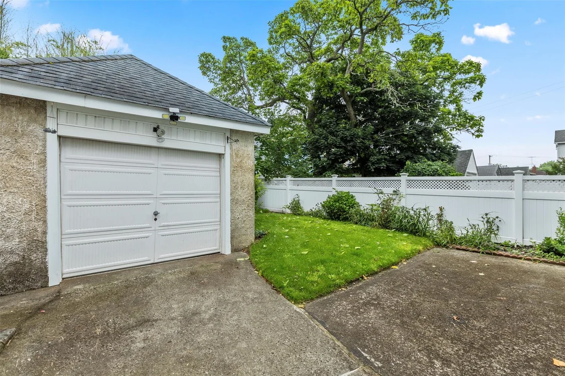 Photo of 72 Putnam Avenue