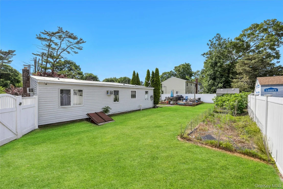 Photo of 115 Dahlia Drive