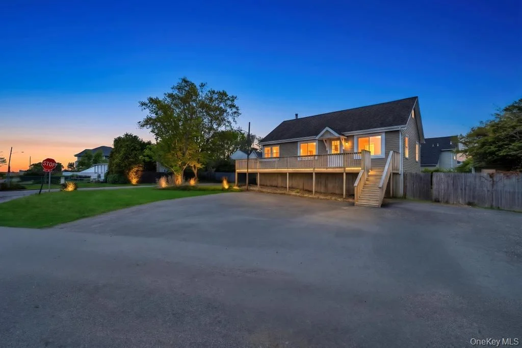 Photo of 446 Riviera Drive