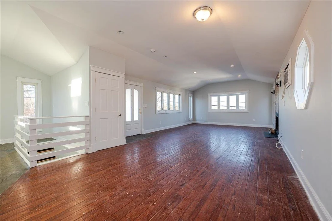 Photo of Unit D at 46 Edgewater Park