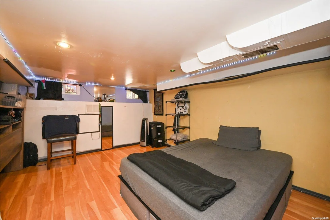Photo of 468 Crescent Street
