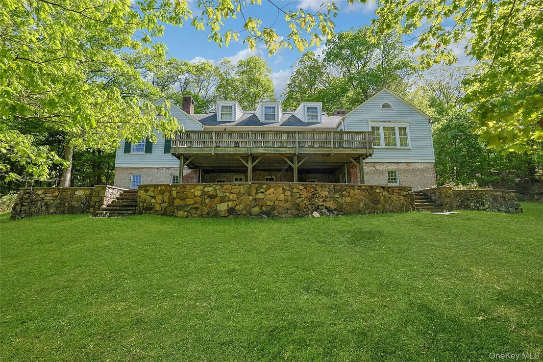 Photo of 982 Bradley Parkway