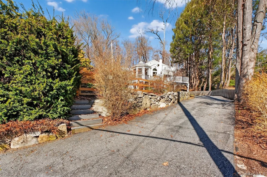Photo of 255 Haviland Drive