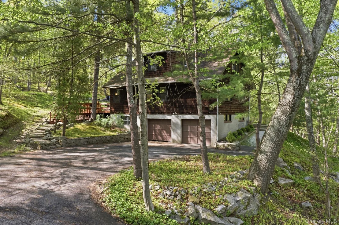 Photo of 8 Upper Shad Road
