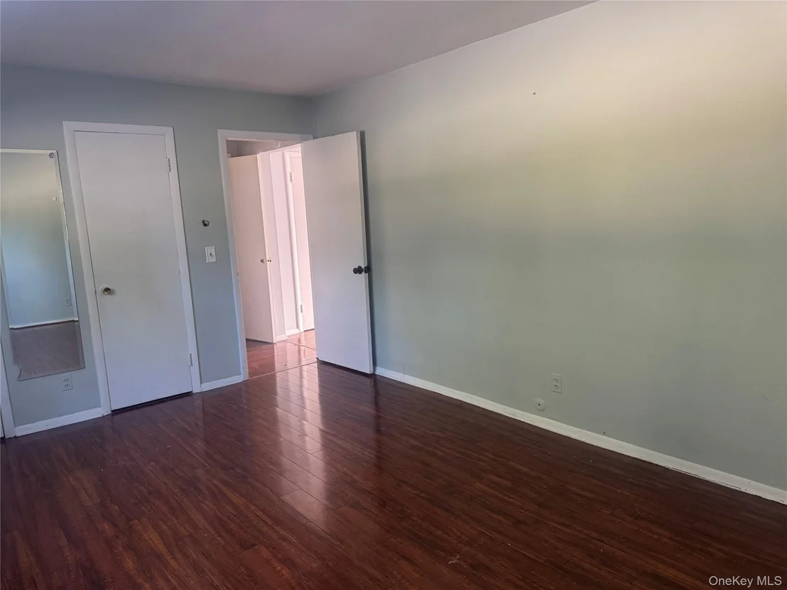 Photo of Unit F6 at 1879 Crompond Road