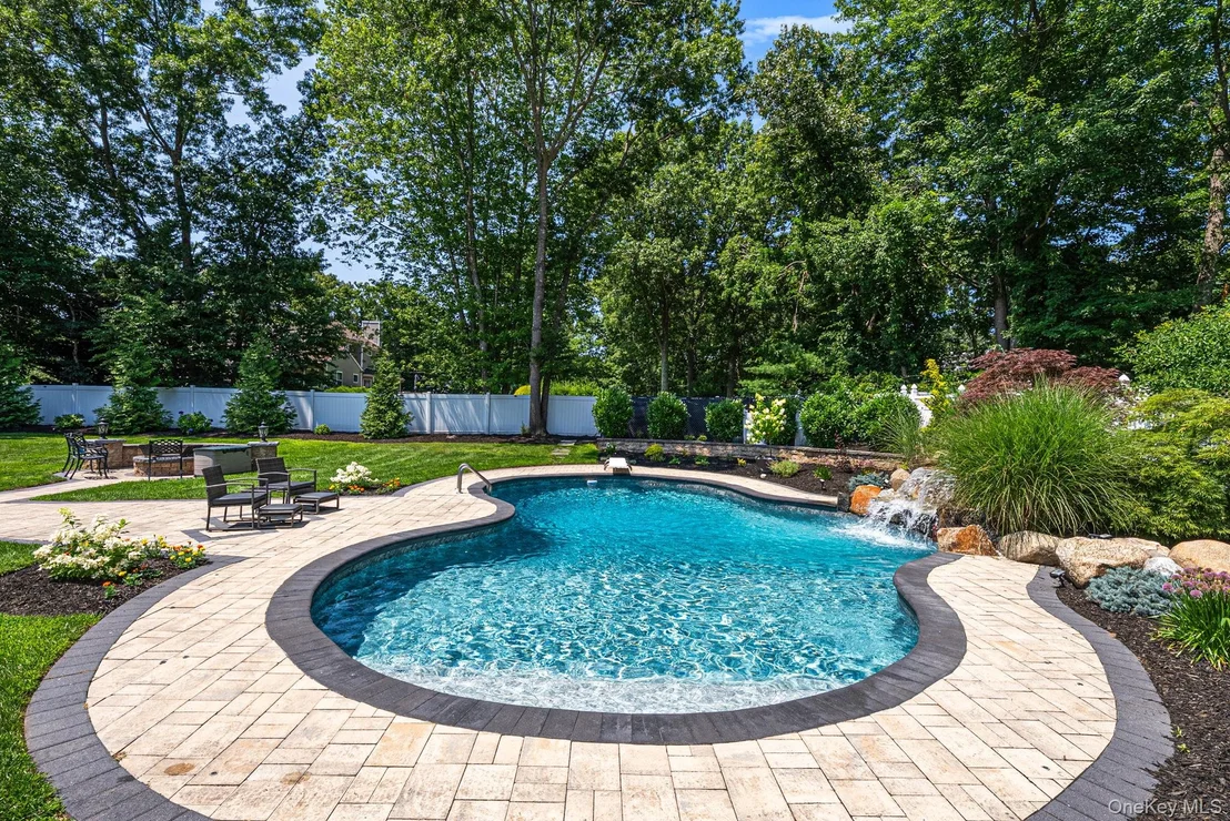 Photo of 62 Ridgefield Drive