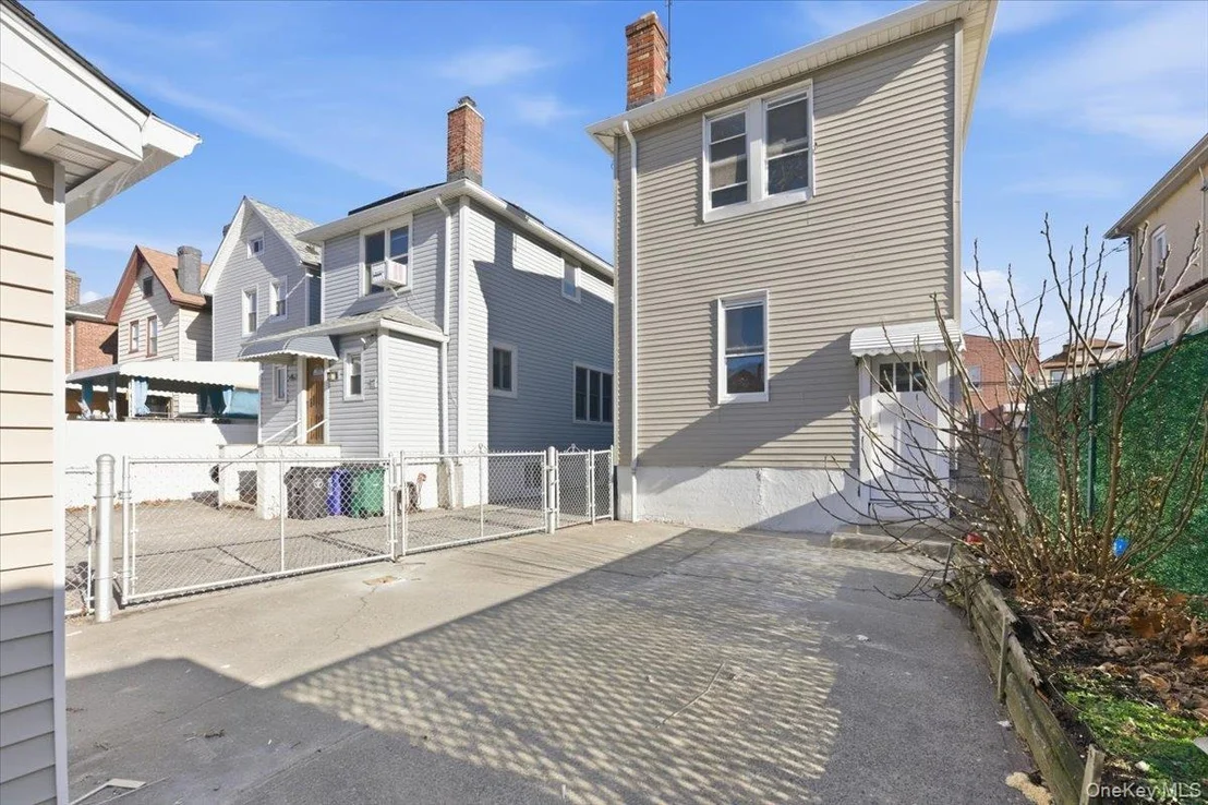 Photo of 1833 Hone Avenue