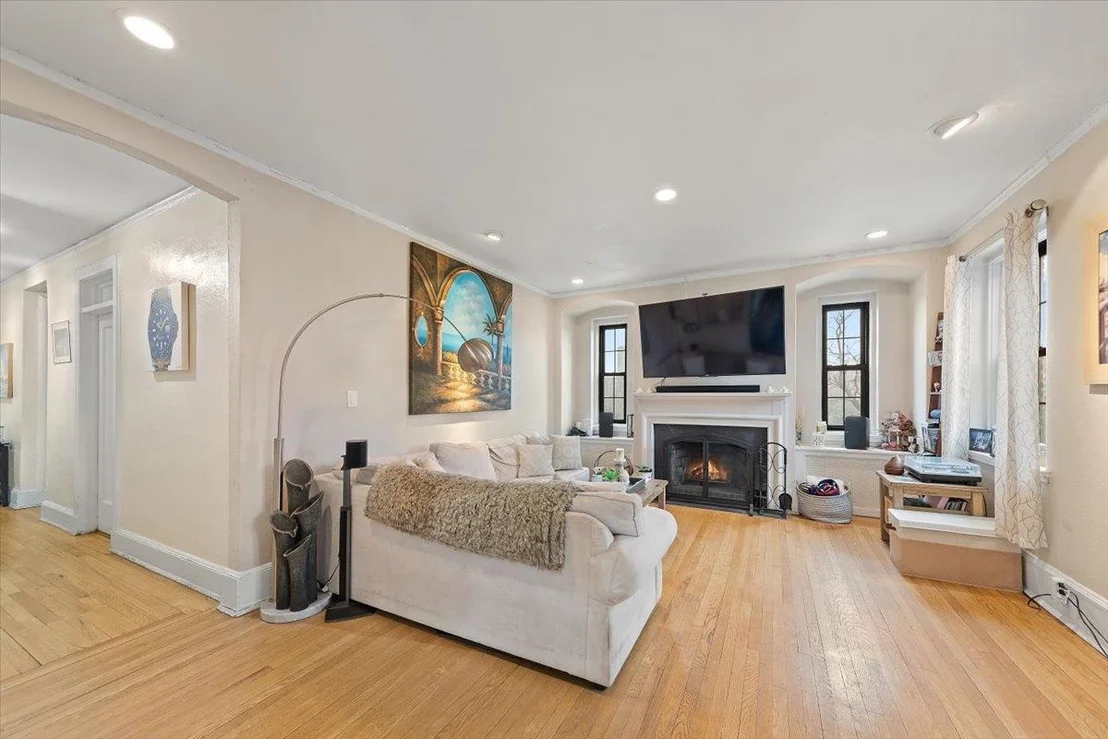 Photo of Unit 4C at 828 Bronx River Road