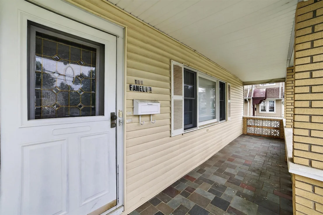 Photo of 31 Maple Avenue
