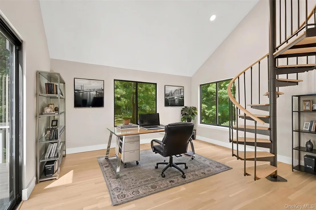 Photo of 6 Harrows Lane