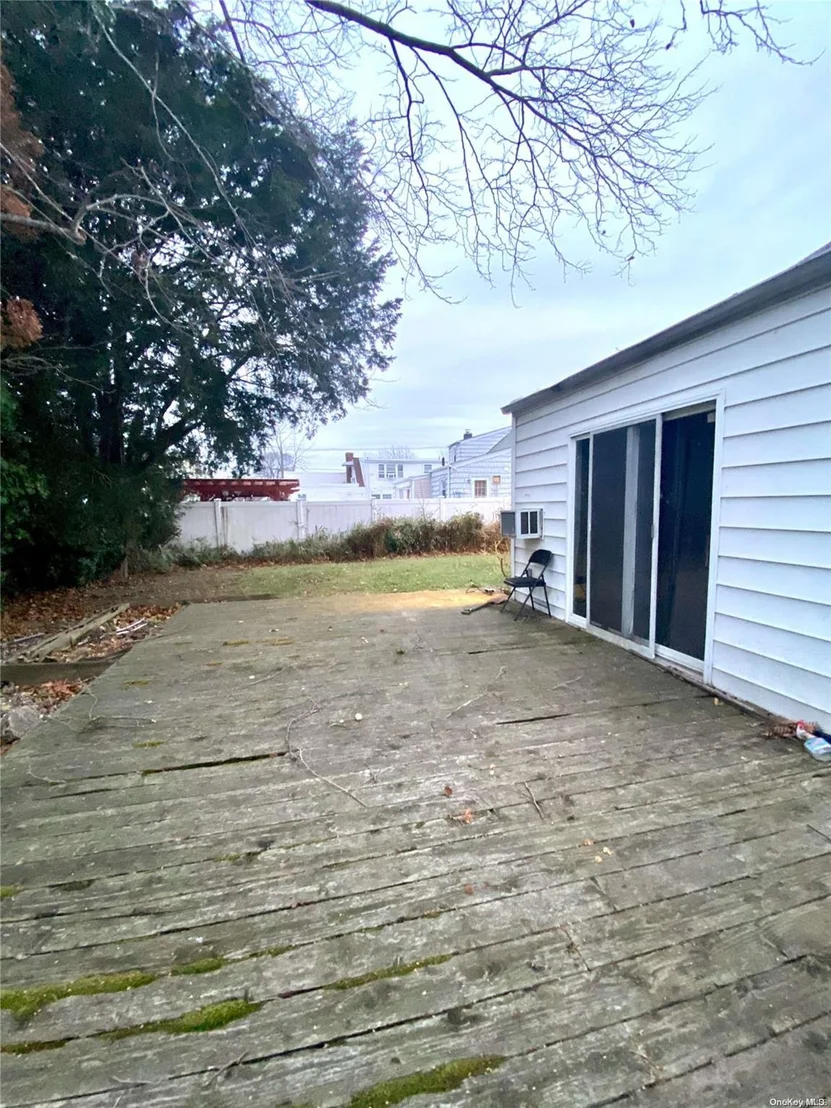 Photo of 160 Sweezy Avenue