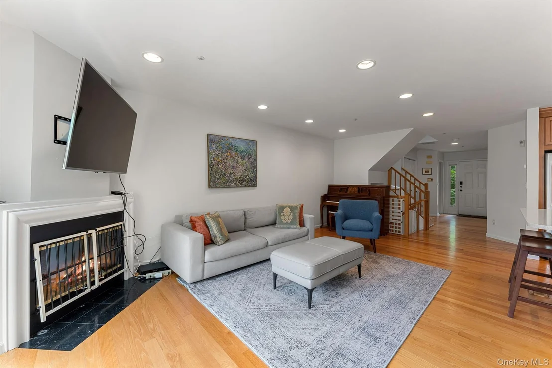 Photo of 611 Pondside Drive