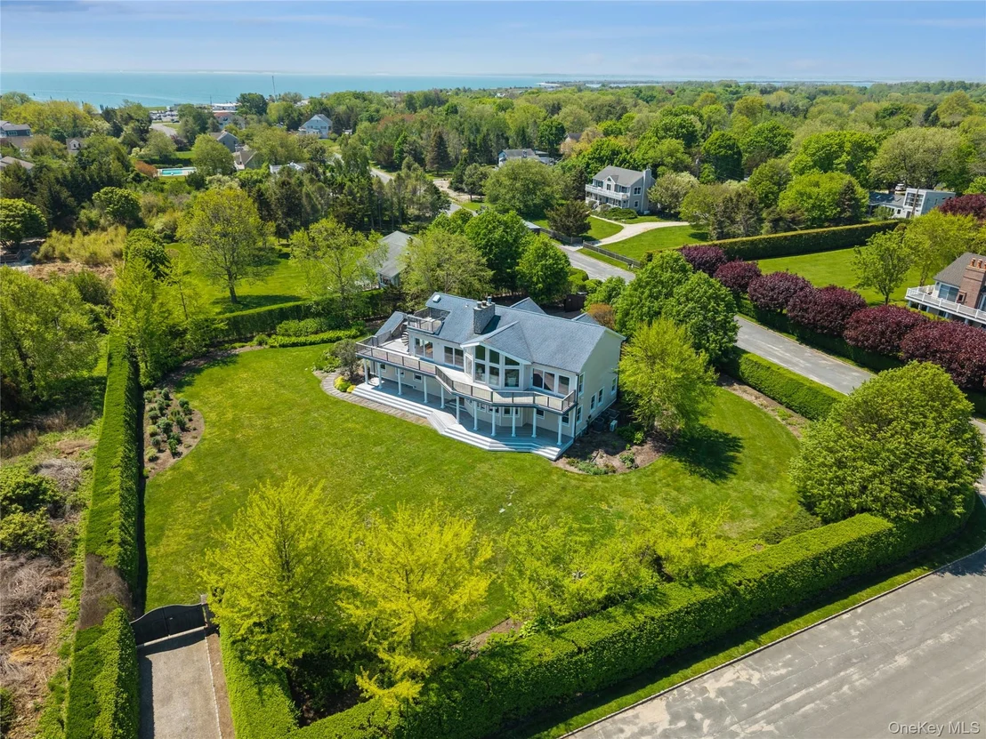Photo of 1680 Lands End Road