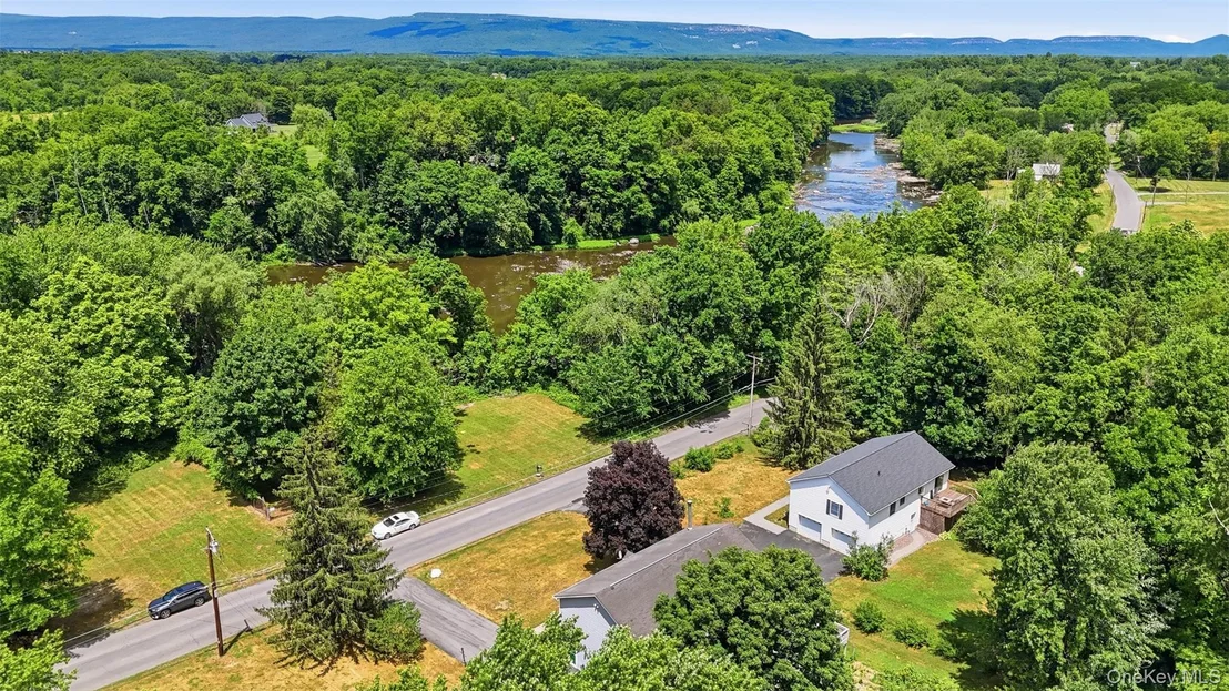 Photo of 122 River Road