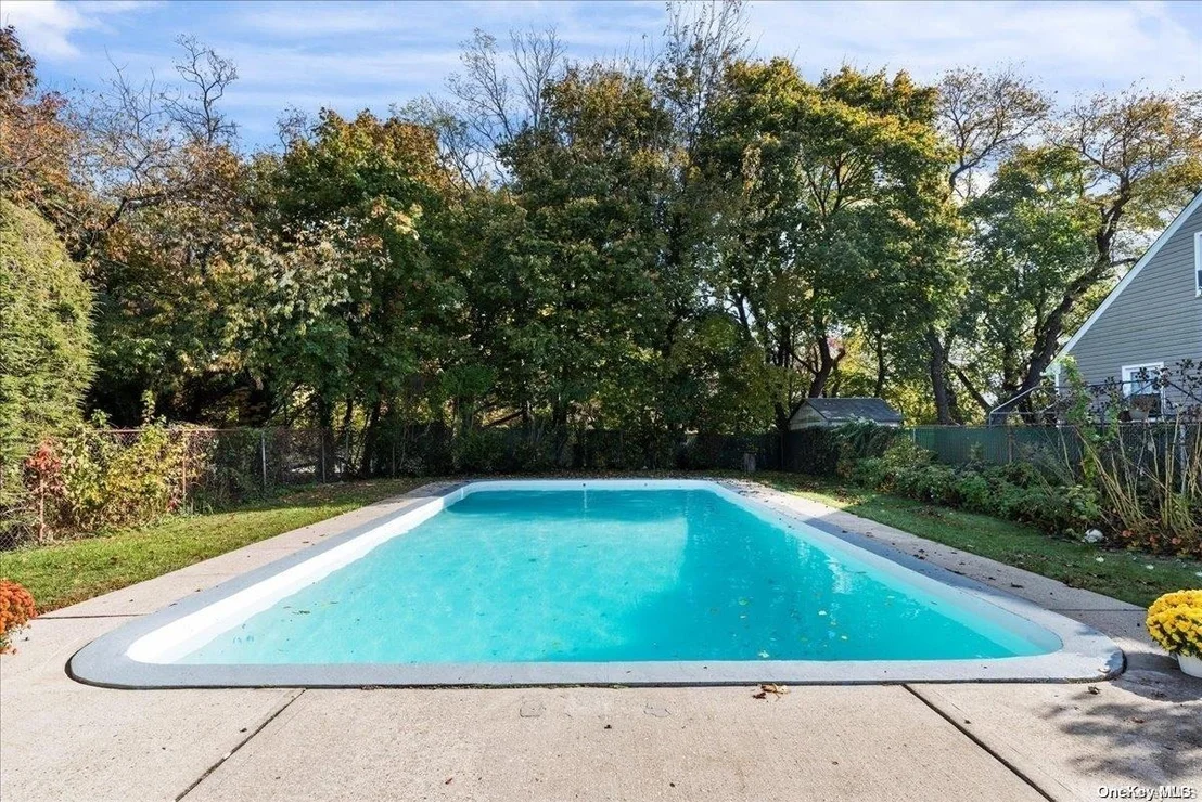 Photo of 35 Parkview Circle S