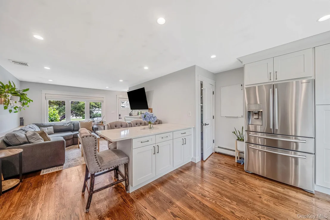 Photo of 8 Gedney Avenue