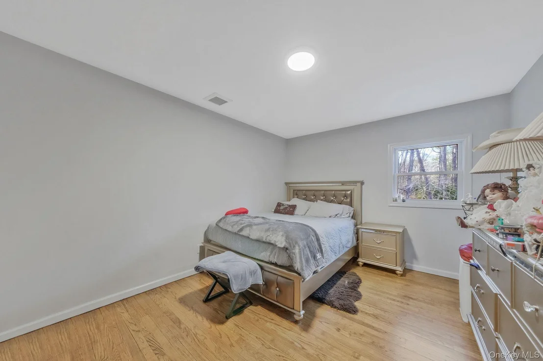Photo of 231 W Woodside Avenue