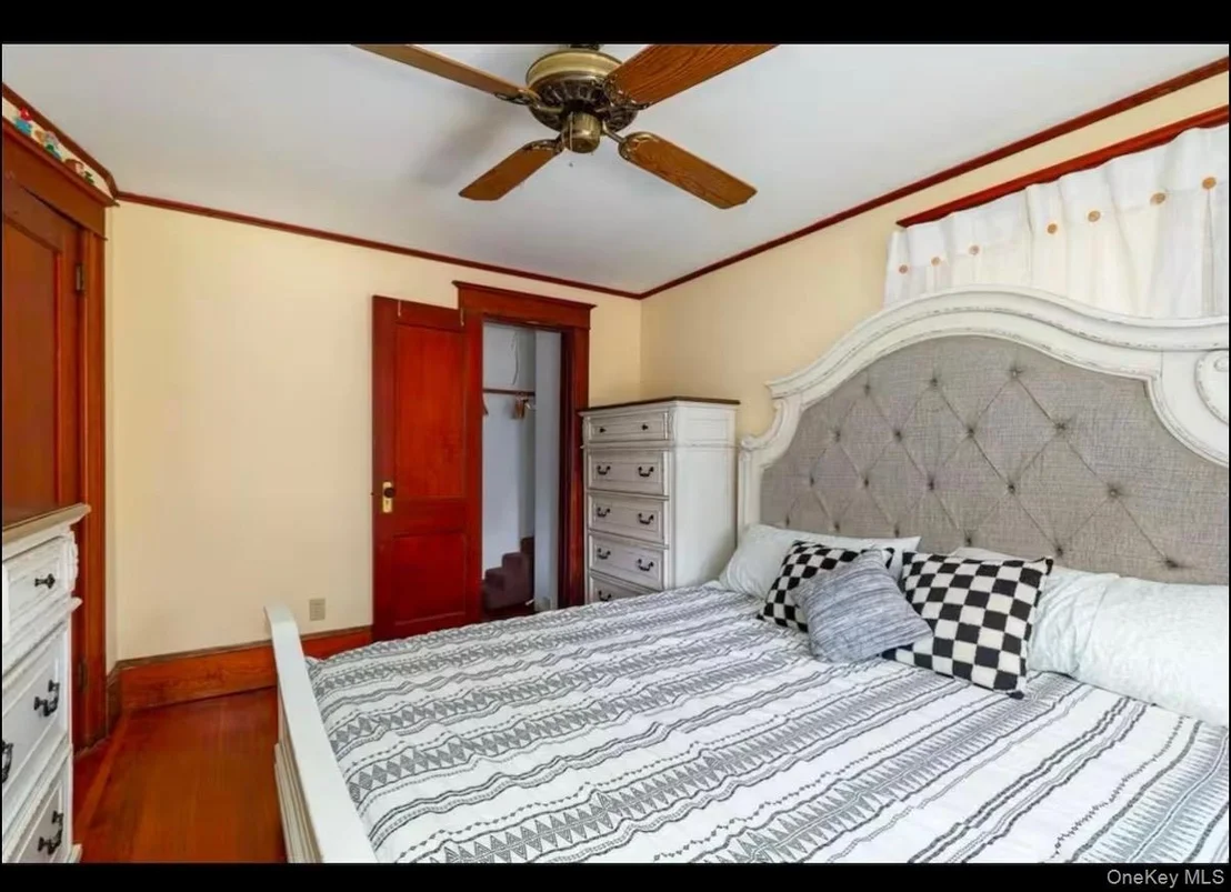 Photo of 10 Oakwood Boulevard