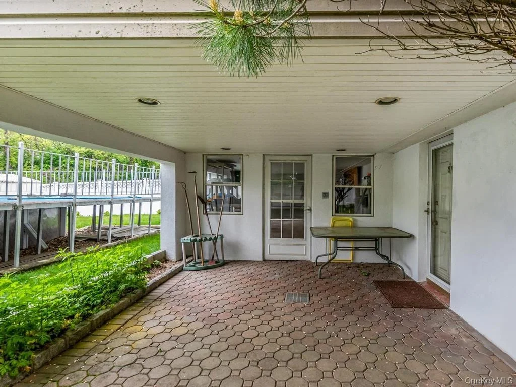 Photo of 90 Remsen Circle