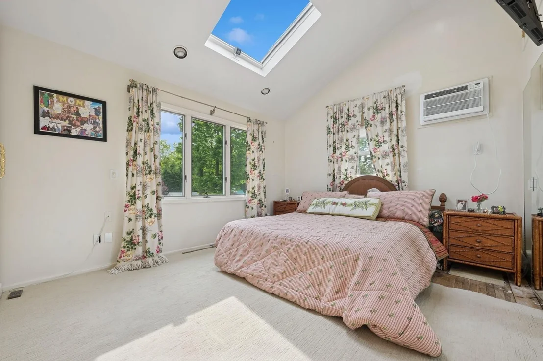 Photo of 2525 Beverly Road