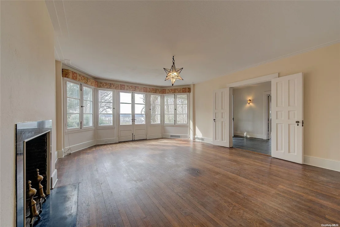 Photo of 8 Fort Hill Drive