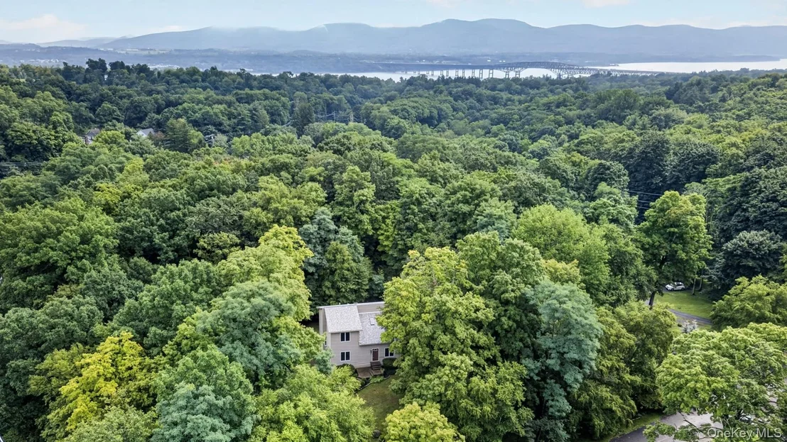 Photo of 305 Oak Lane
