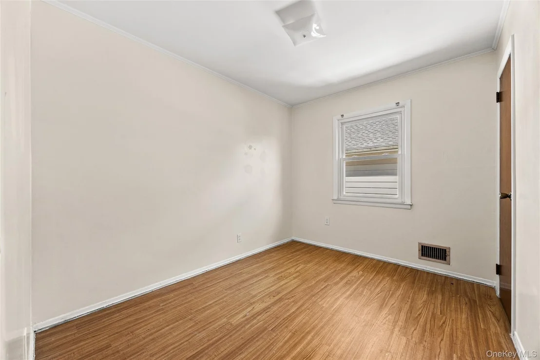 Photo of 142-10 Oak Avenue