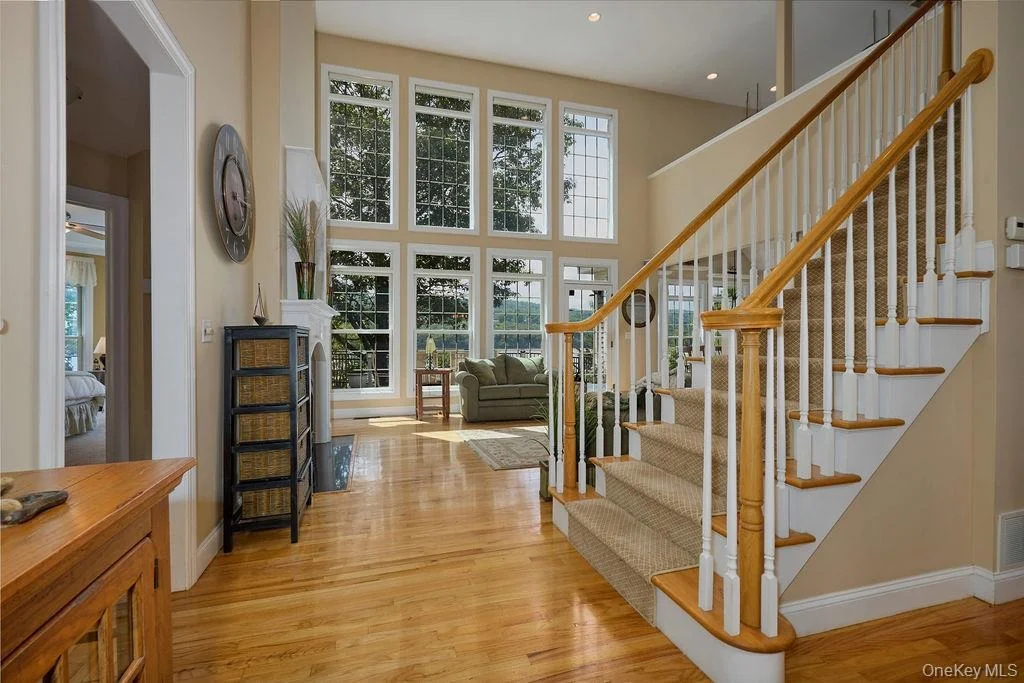 Photo of 90 River Road