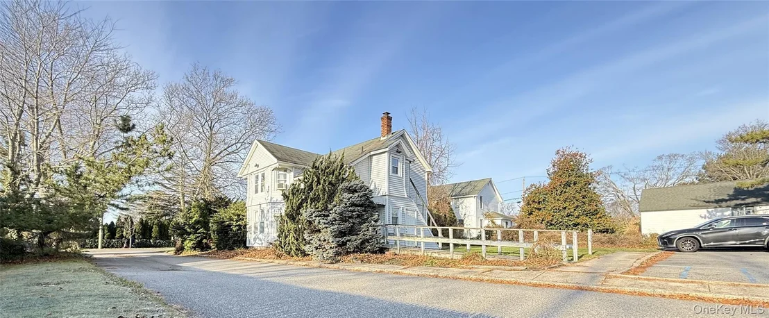 Photo of 982 Roanoke Avenue
