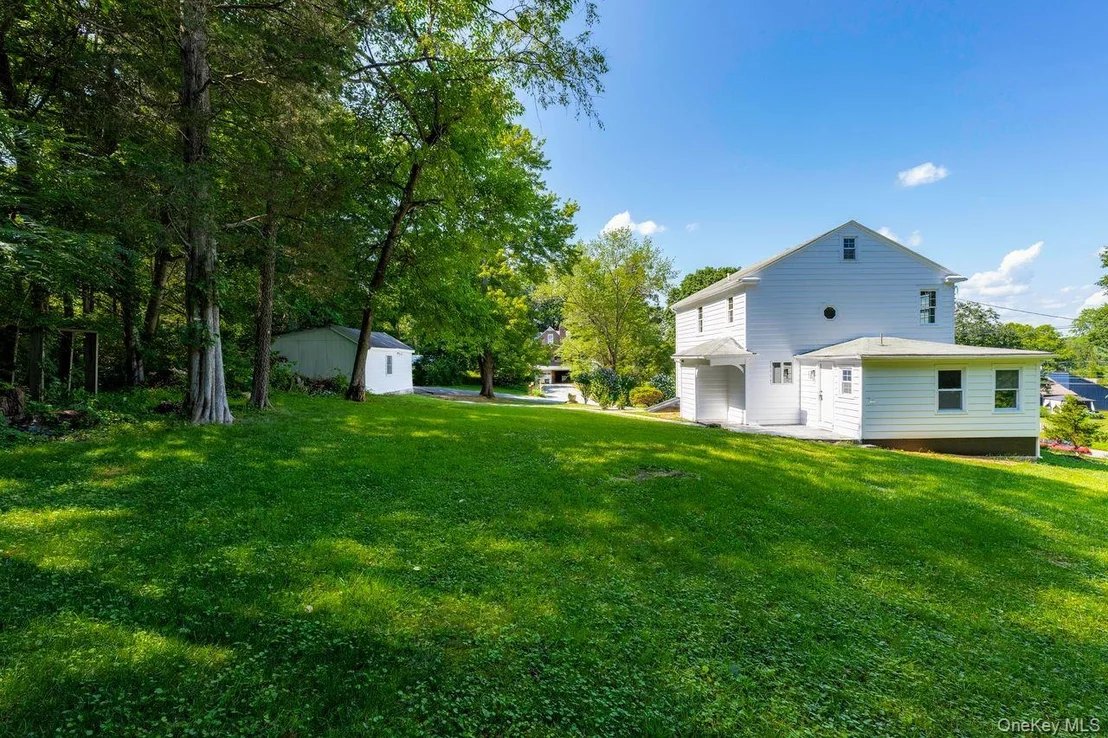 Photo of 2123 New Hackensack Rd