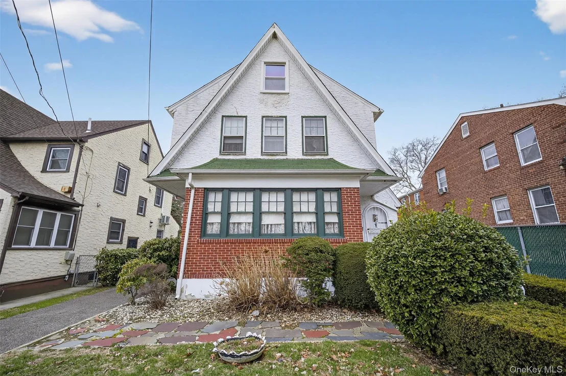 Photo of 3512 Utopia Parkway