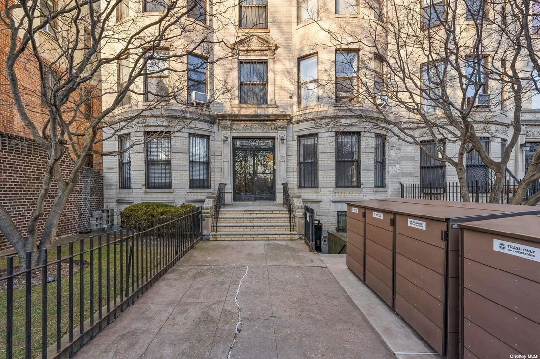 Photo of Unit 2 at 213 Eastern Parkway