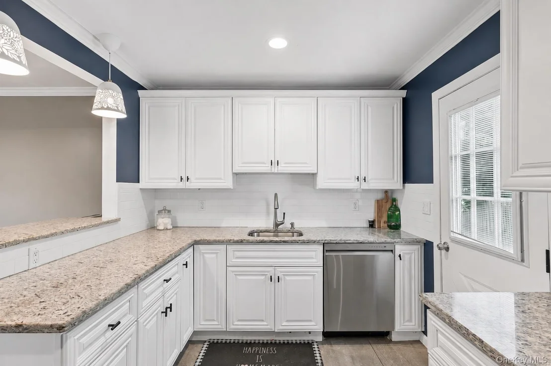 Photo of 52 Larry Road S