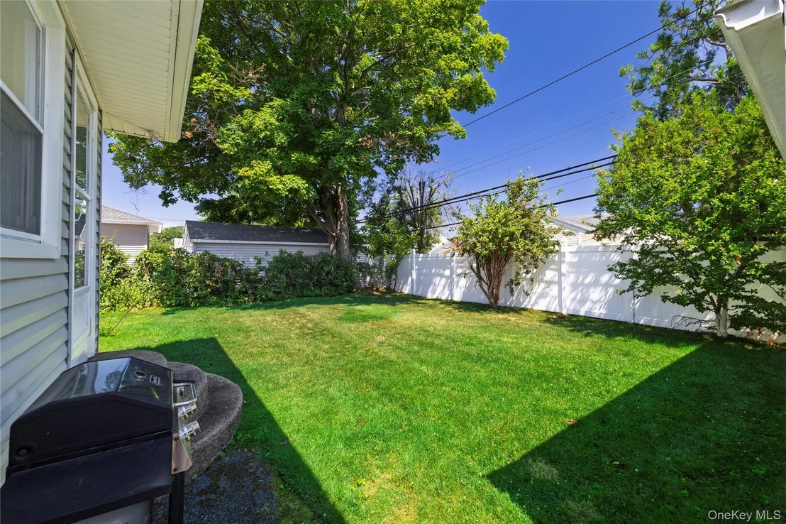 Photo of 676 Dickens Avenue