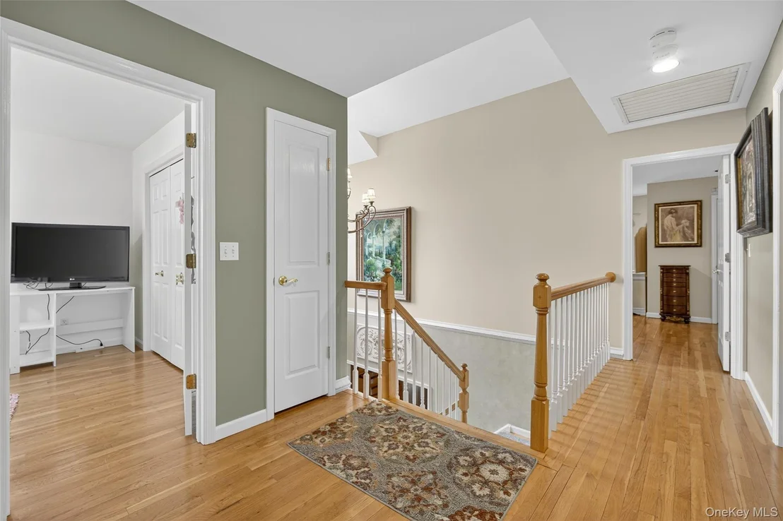 Photo of 14 Meadow Crest Drive