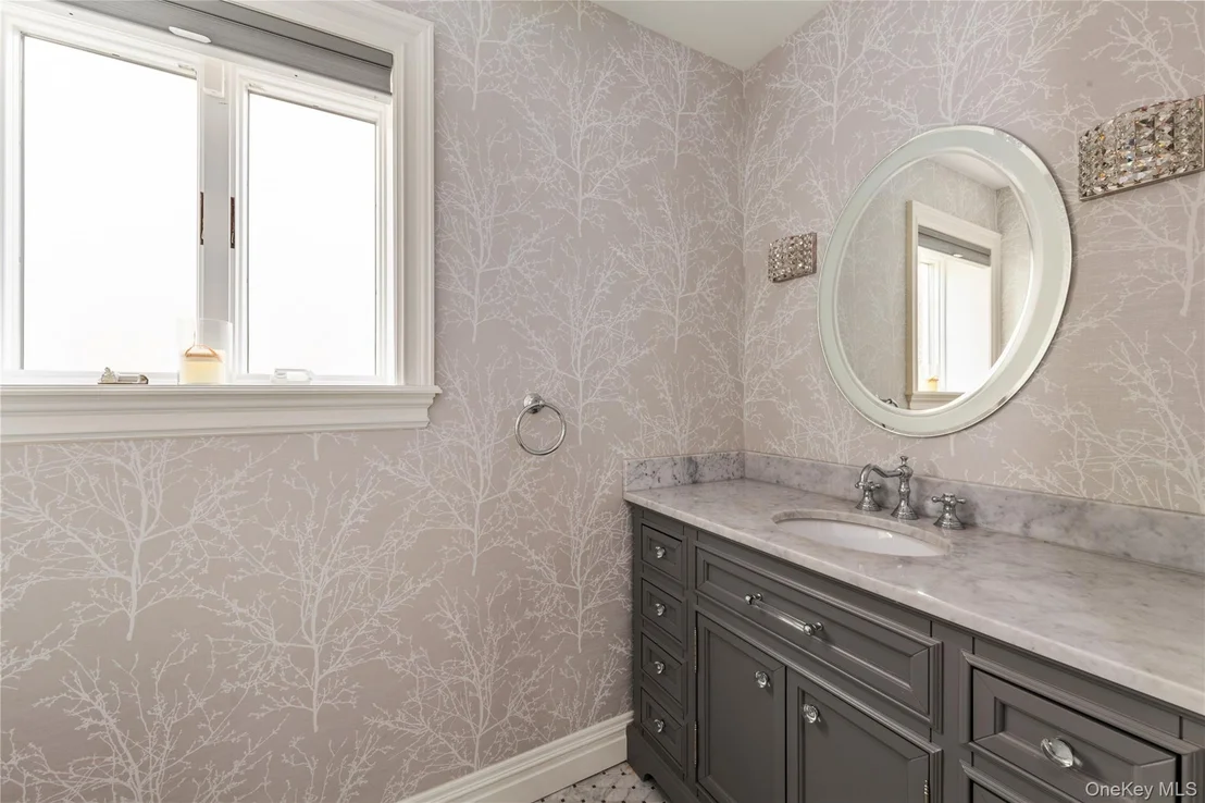 Photo of 15496 Riverside Drive