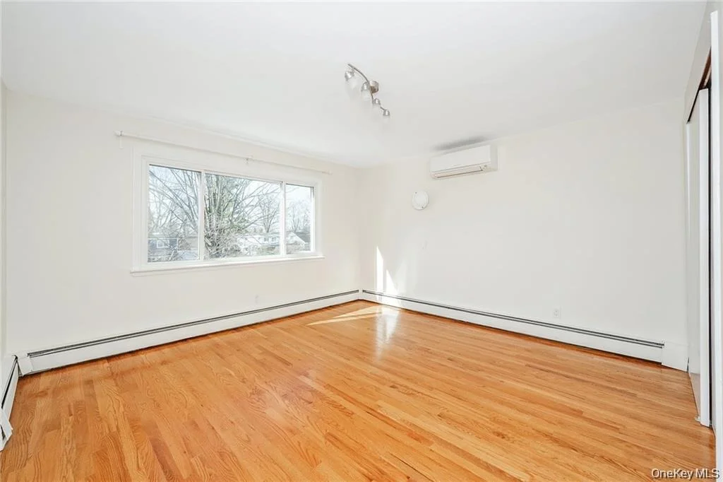 Photo of 10 BELL Place