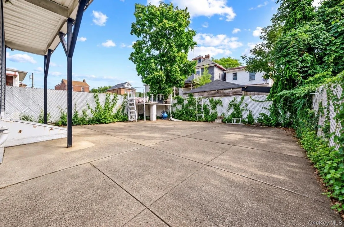 Photo of 950 Edison Avenue
