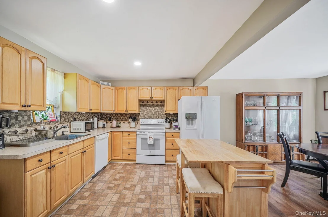 Photo of 35 Maple Avenue