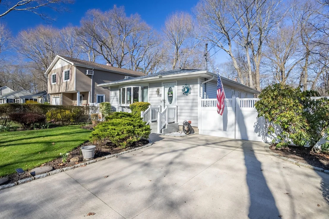Photo of 93 Wauwepex Trail