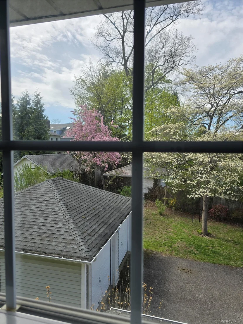 Photo of 15 Roosevelt Avenue