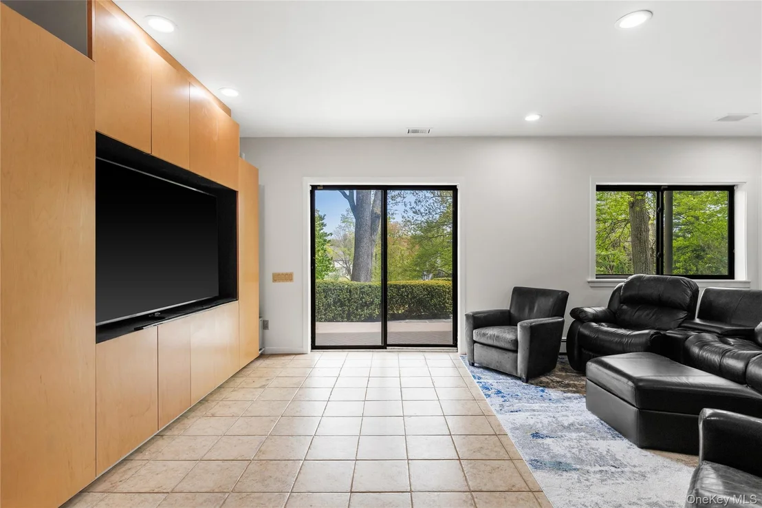 Photo of 3 Lakeside Drive