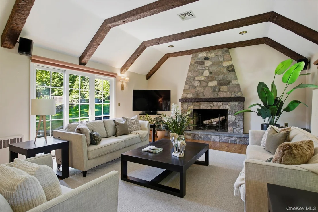 Photo of 449 Pelham Manor Road