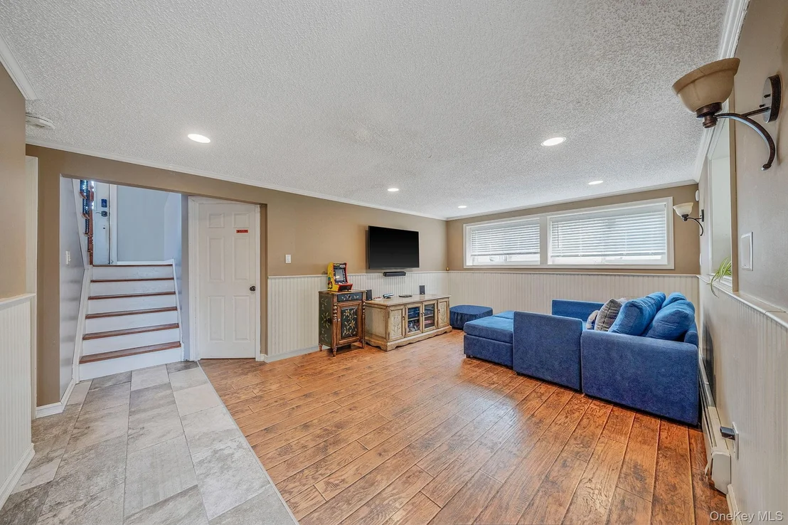 Photo of 6 Warbler Lane