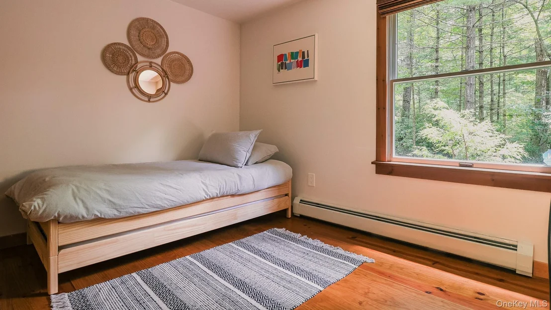 Photo of 1289 Plank Road
