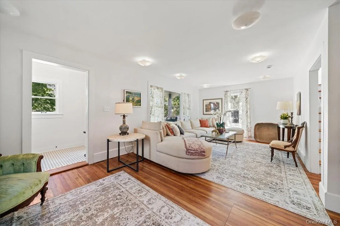 Photo of 2585 River Road