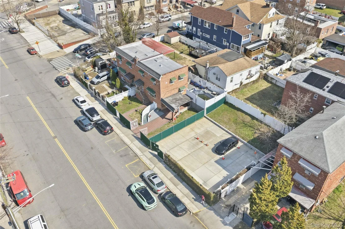 Photo of 2864 Dewey Avenue