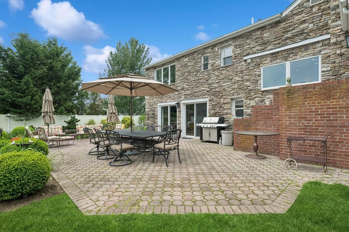 Photo of 2525 Beverly Road