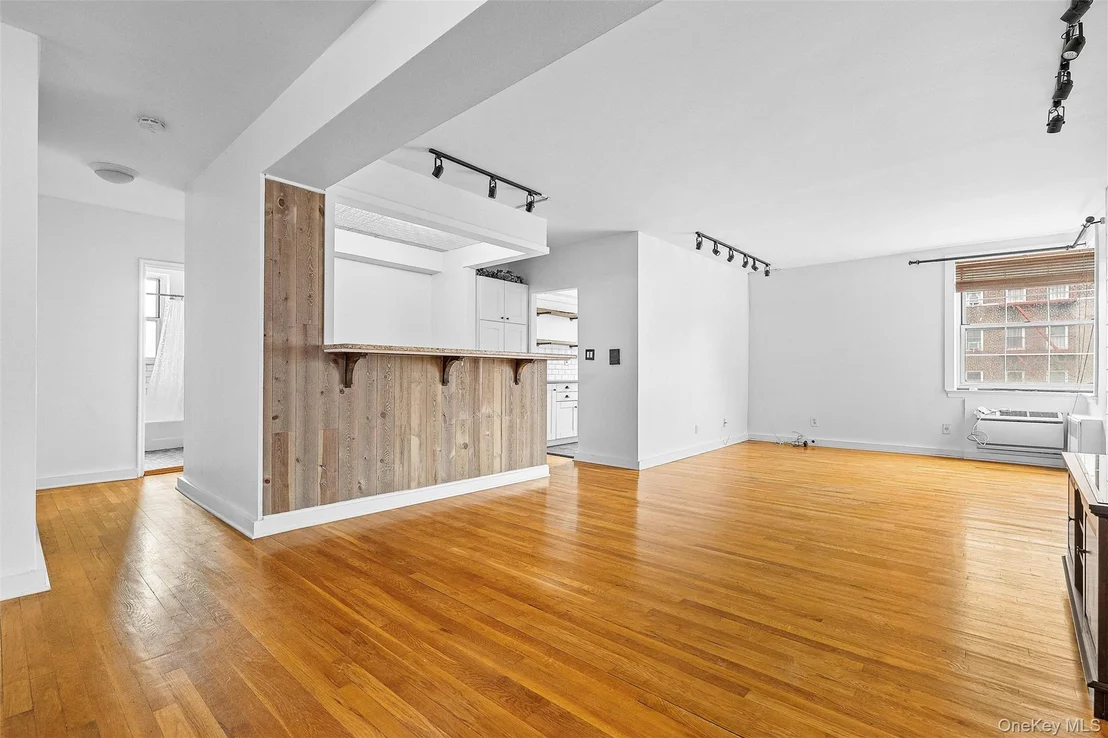 Photo of Unit 5A at 804 Bronx River Road